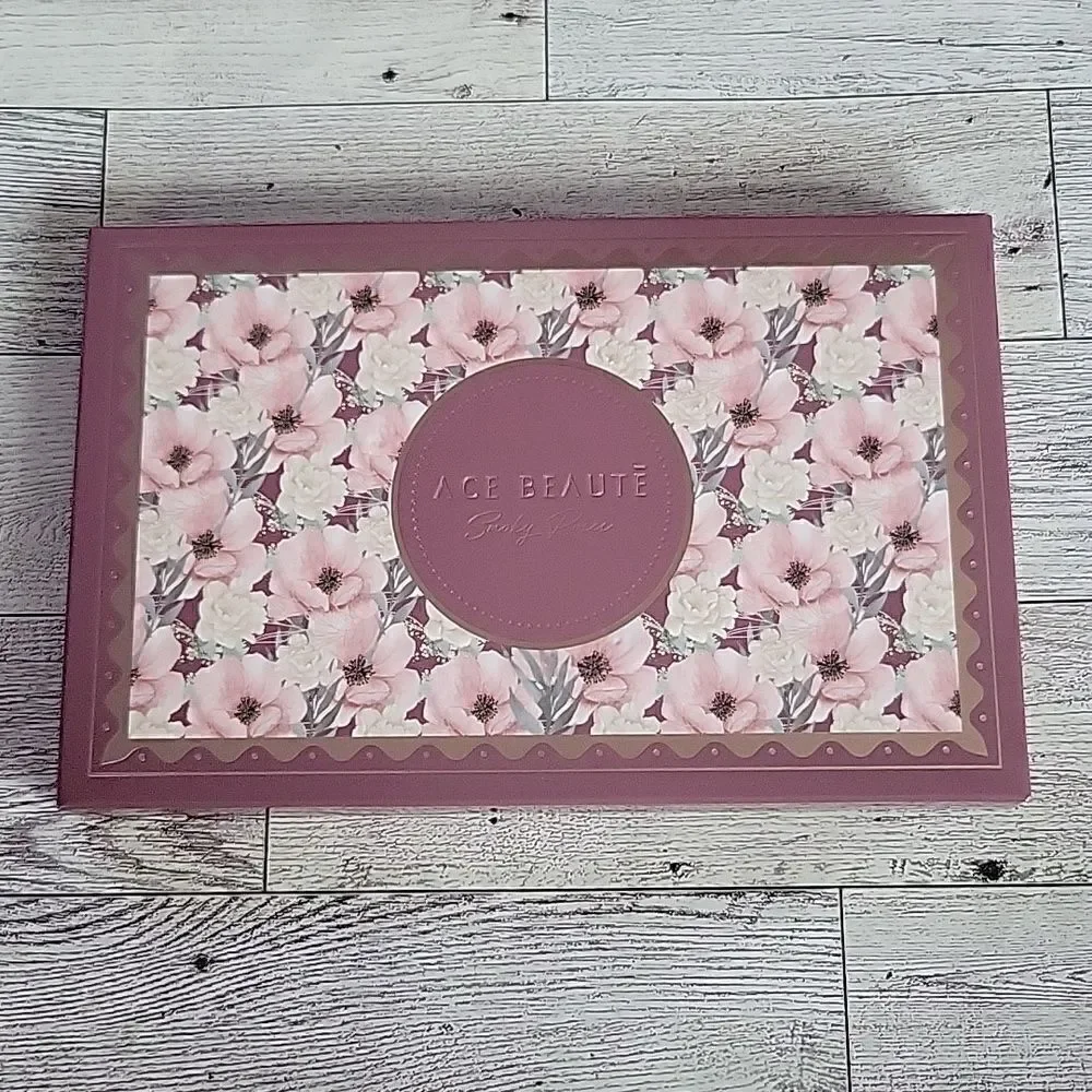 Ace Beaute Smokey Roses Eyeshadow Palette